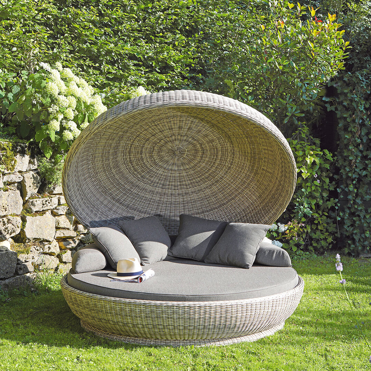 Daybed-Oyster-1